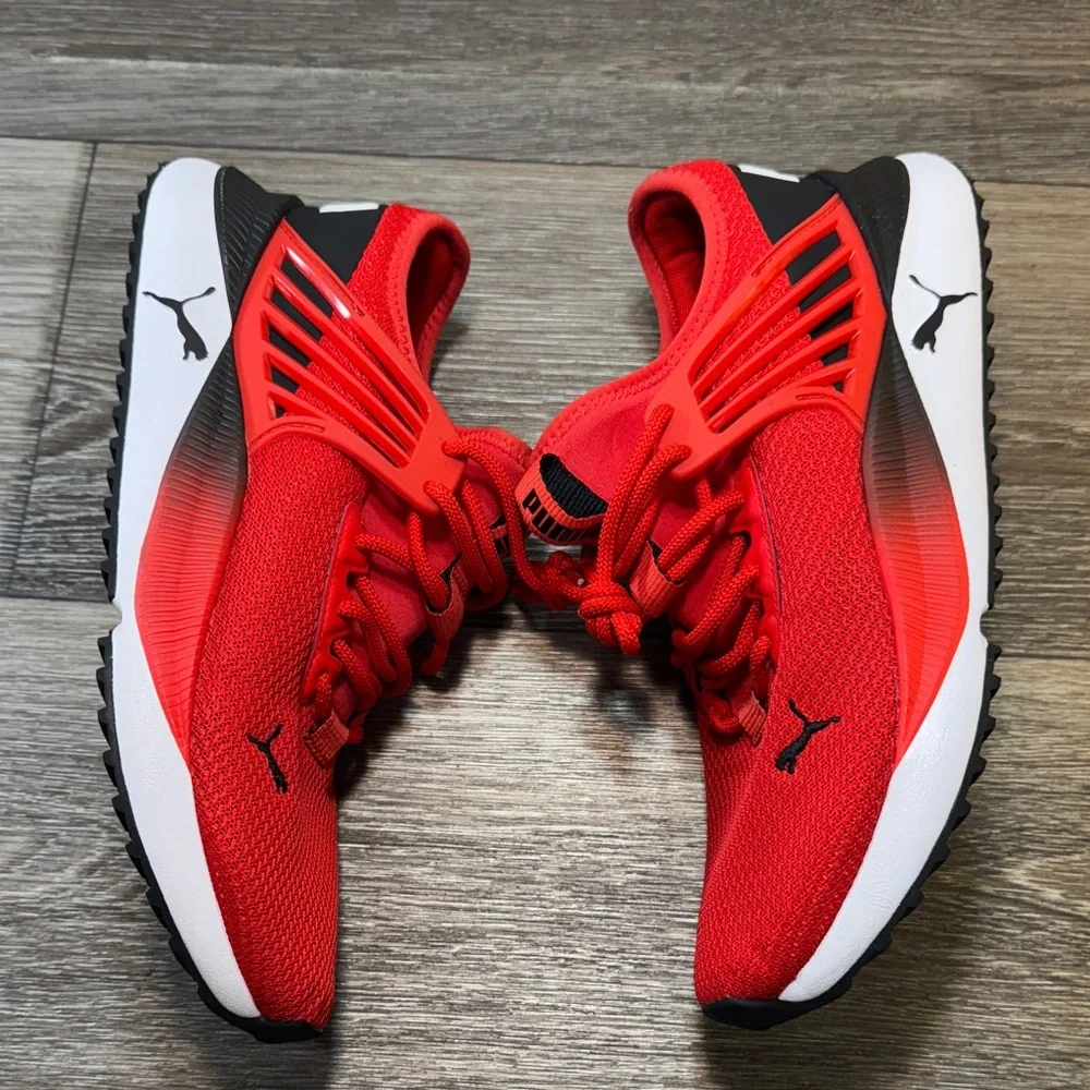 Puma Fiery Red Sneakers men’s size 10 (s142)